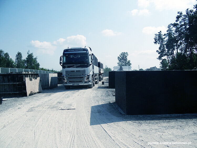 Transport szamb betonowych  w Radziejowie